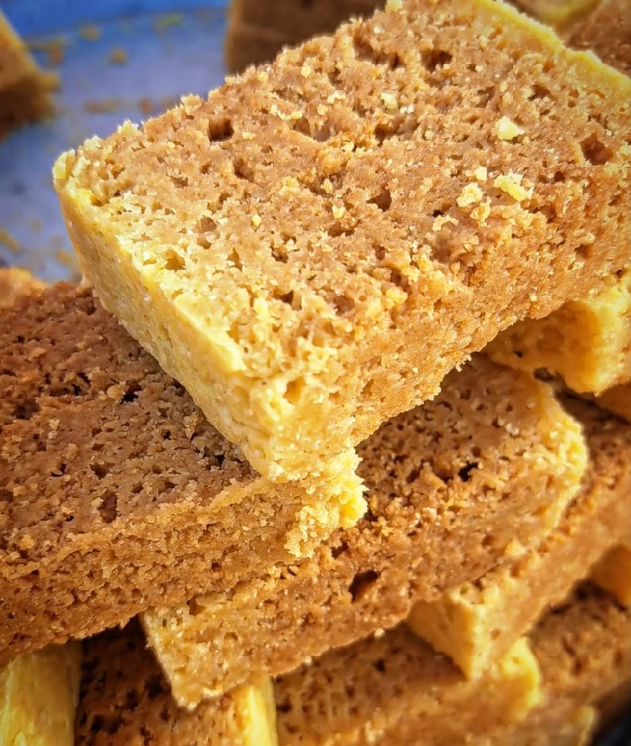 Món bánh có hình dáng giống viên kẹo ngọt