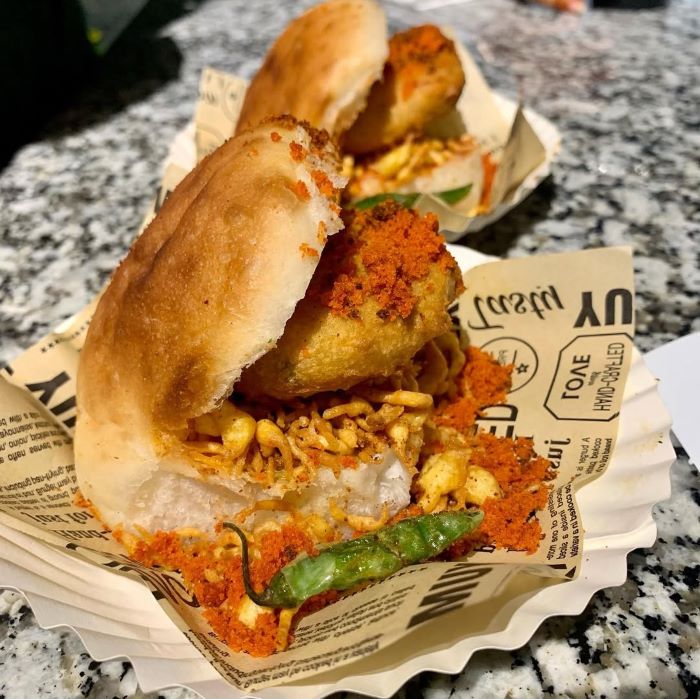 Thưởng thức món ăn nổi tiếng ở Ấn Độ với Vada Pav độc đáo