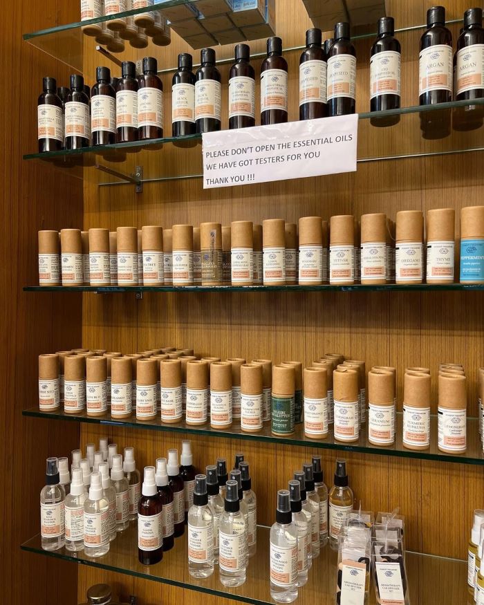 Nhiều loại tinh dầu được chưng cất bởi các nghệ nhân Ấn Độ