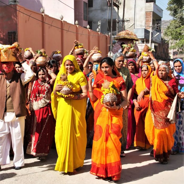 Trang phục Sari Ấn Độ sang trọng, kín đáo