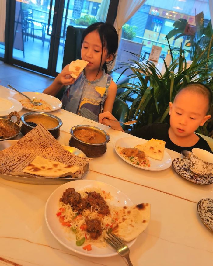 Du khách có thể ăn bằng tay thể hiện tôn trọng văn hóa của người Ấn Độ