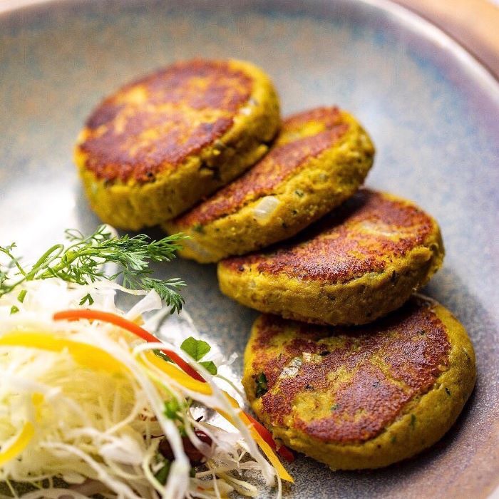 Ngoài giòn trong mềm tạo nên điểm đặc biệt của Shikampuri Kebab