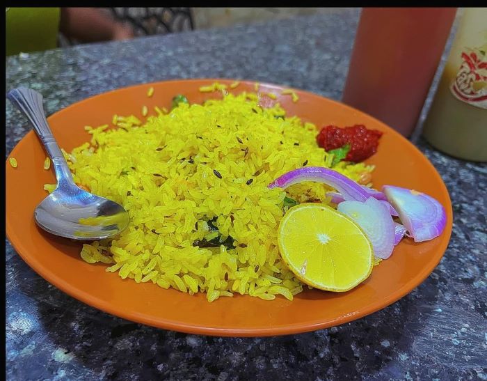 Món cơm trộn Pulihora với màu vàng đặc sắc