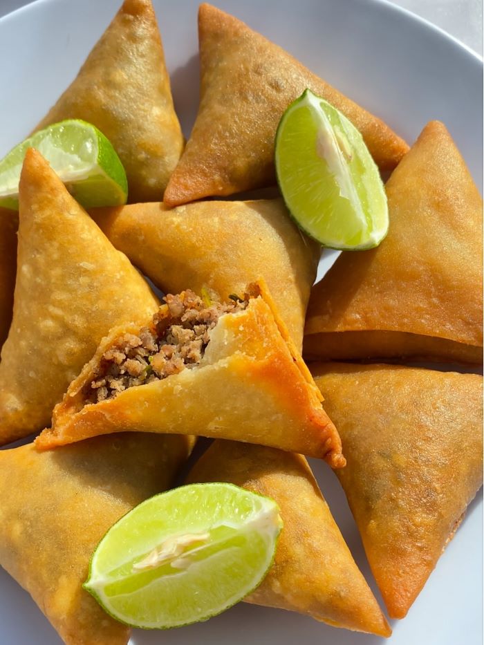 Món Samosas giòn bên ngoài, mềm bên trong