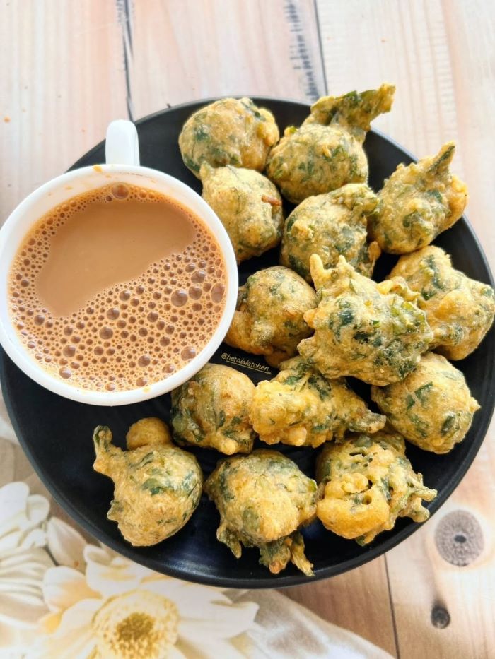Ẩm thực New Delhi với món Pakodas chấm cùng nước sốt thơm ngon