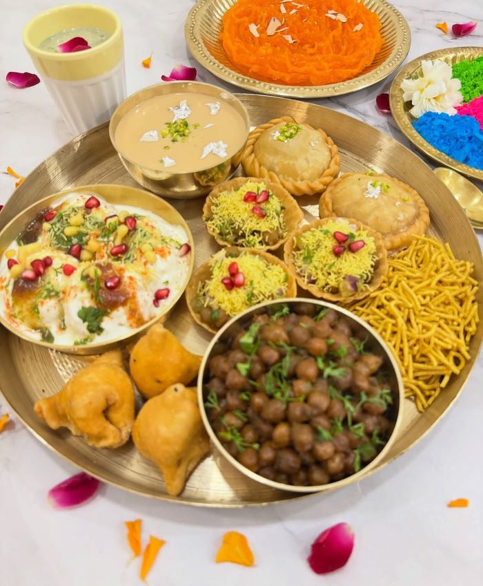 Thưởng thức nhiều món trong 1 khay ở Ấn Độ