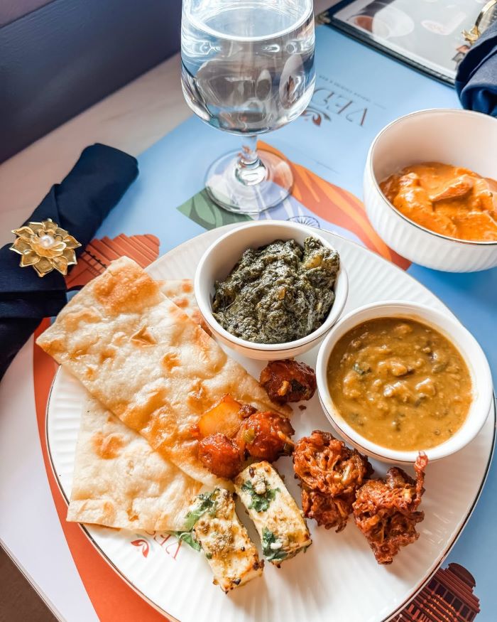 Thực đơn nhà hàng Veda là bữa tiệc từ món cà ri béo ngậy đến cay nồng hấp dẫn