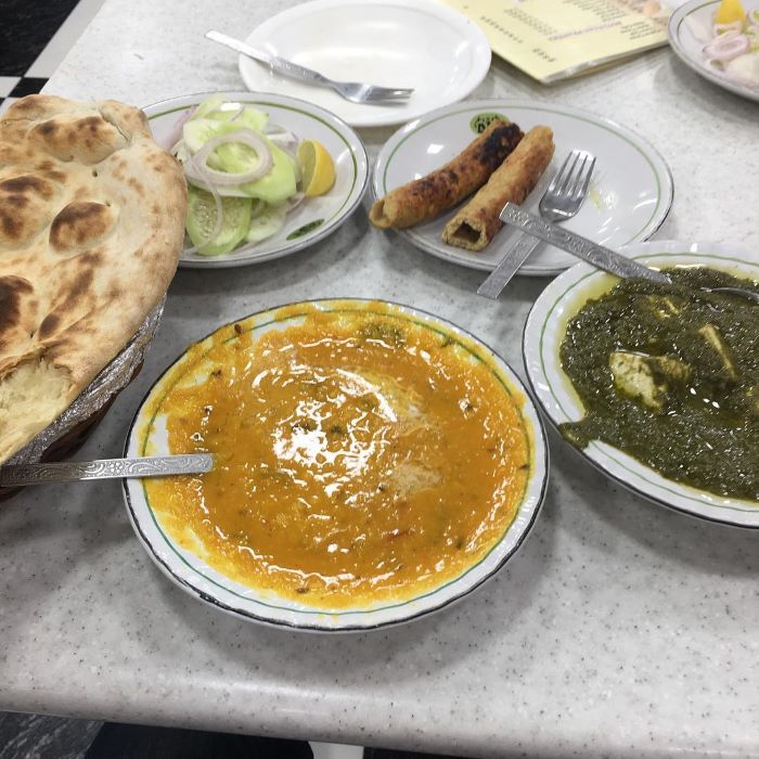 Thưởng thức món ăn ngon ở nhà hàng New Delhi Al Jawahar