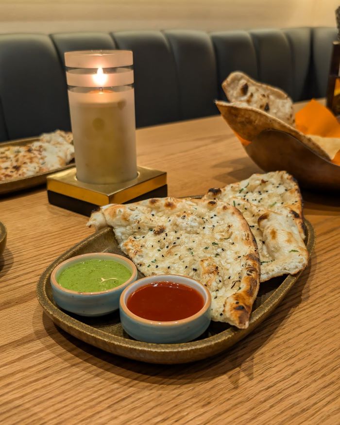 Bánh Naan được chế biến với nhiều cách khác nhau