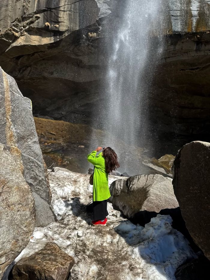 Đi ngắm thác Jogini Falls vào mùa đông cũng rất thú vị