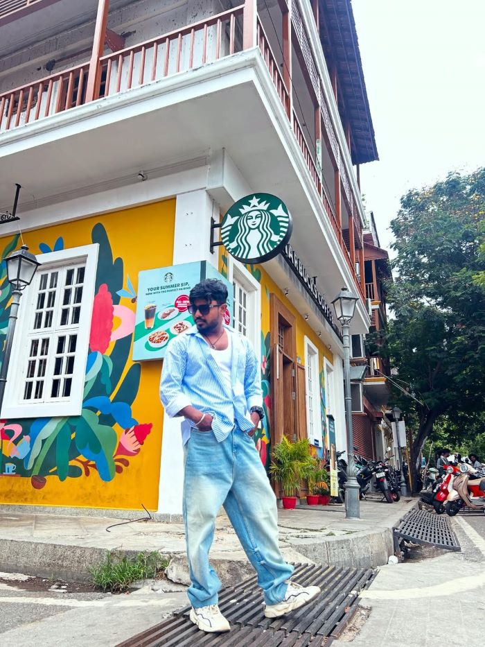 Check in ở các dãy nhà nhiều màu sắc ở White Town
