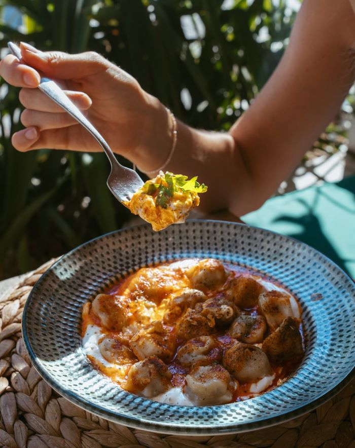 Món Rassa với vị cay nồng đặc trưng của món ăn