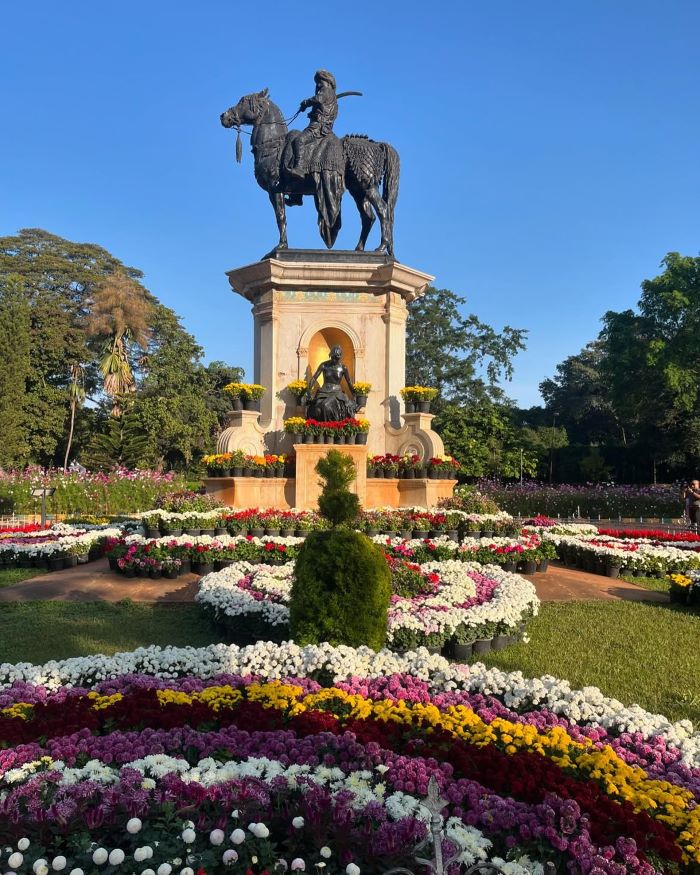 Vườn bách thảo Lalbagh với rất nhiều loài hoa khác nhau