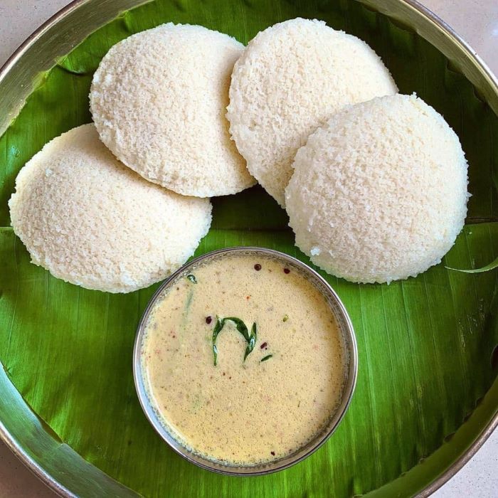 Bán gạo hấp Idli bạn có thể thưởng thức khi du lịch Kerala
