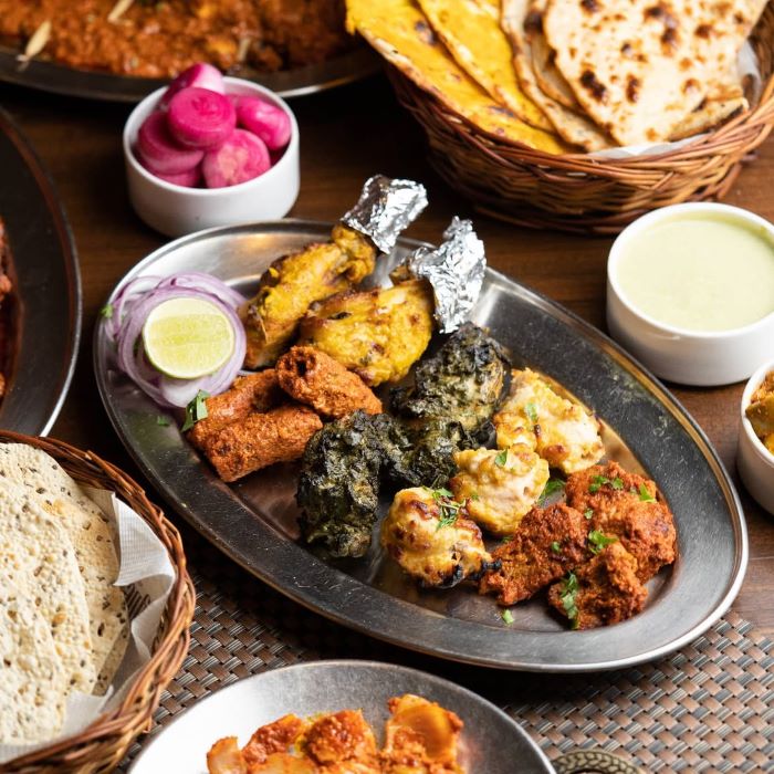 Thưởng thức đồ ăn hấp dẫn ở Khyber, Mumbai nổi tiếng