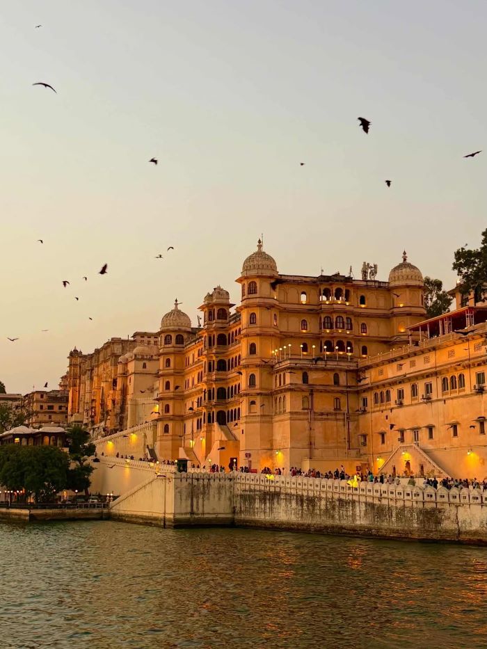 Không khí yên bình vào buổi chiều muộn ở du lịch Udaipur Ấn Độ