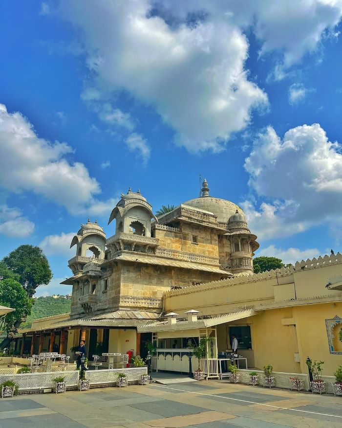 Mặt trước của Cung điện Jag Mandir nổi tiếng