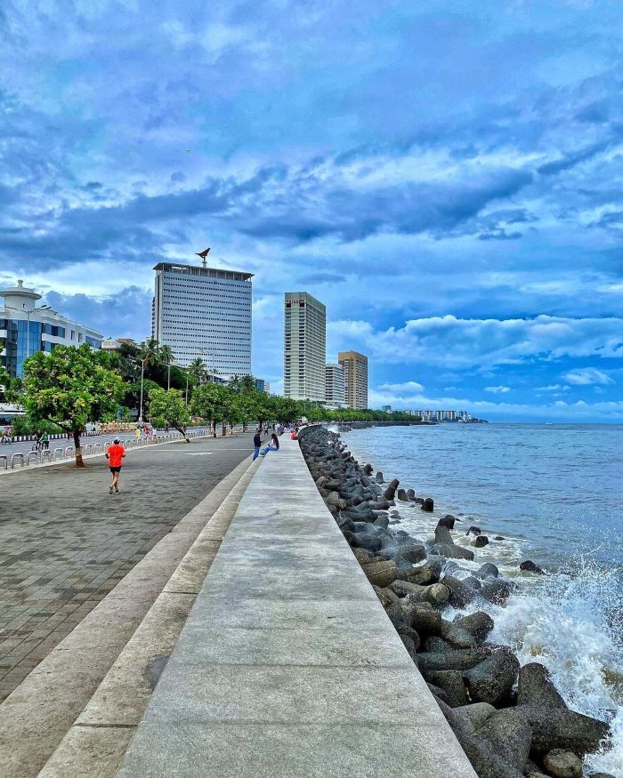 Buổi sáng ở cung đường biển Marine Drive tuyệt đẹp
