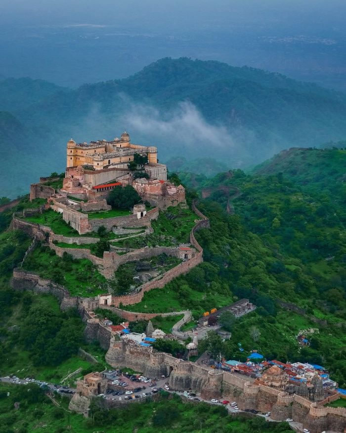 Góc nhìn toàn cảnh từ trên cao núi ở Ấn Độ - Dãy Aravalli
