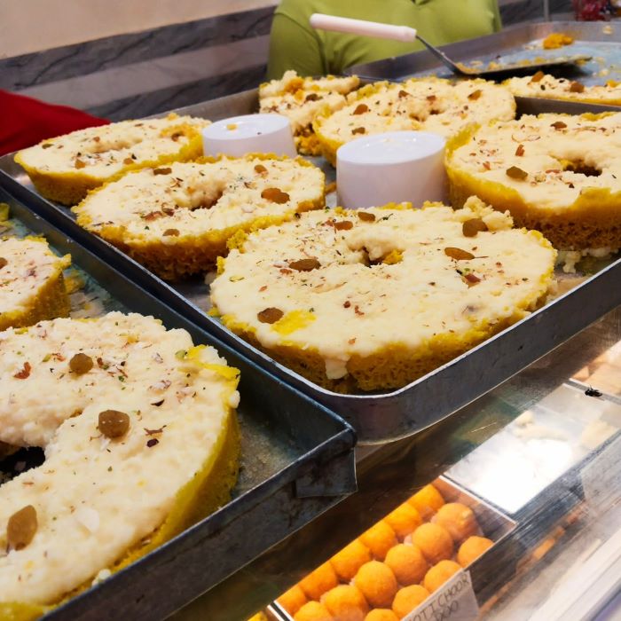 Bánh ngọt Ghewar thơm, hấp dẫn