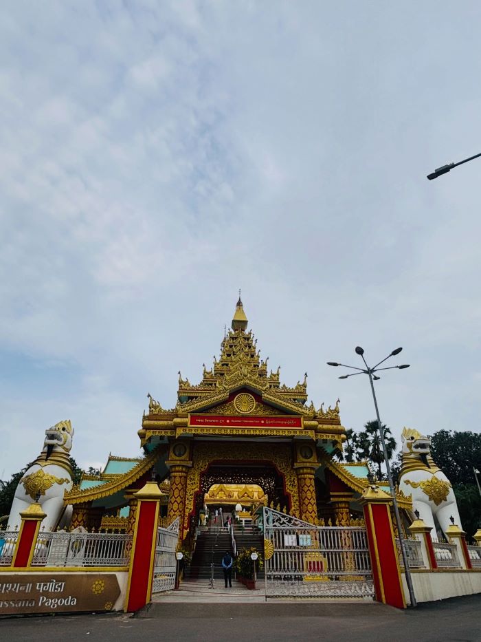 Vẻ đẹp lộng lẫy của chùa Vipassana