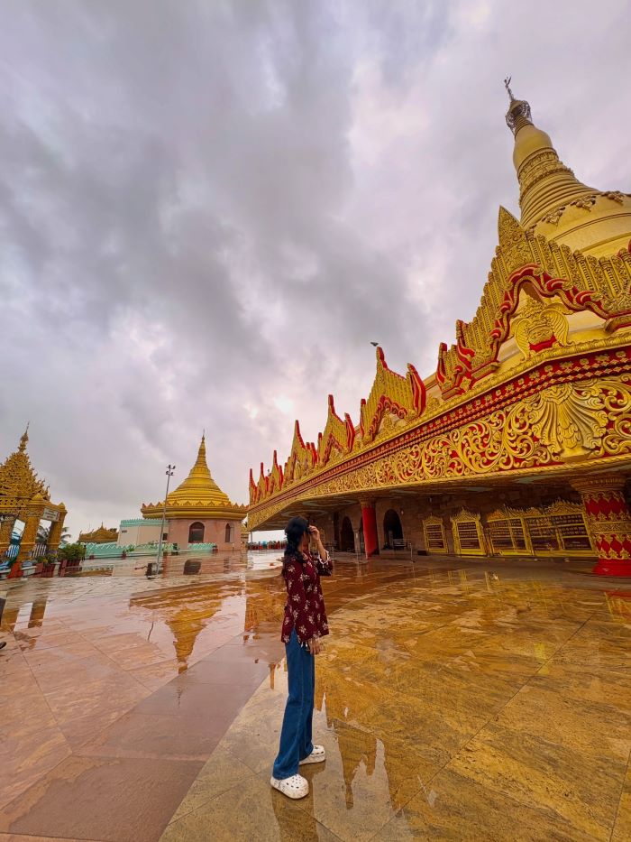 Kiến trúc mái đồ sộ, uy nghi