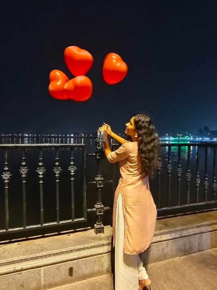 Khung cảnh bên hồ vào buổi tối ở Ấn Độ