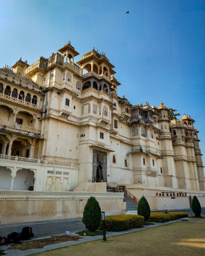 Khung cảnh của Cung điện Thành phố Udaipur khi nhìn từ bên ngoài